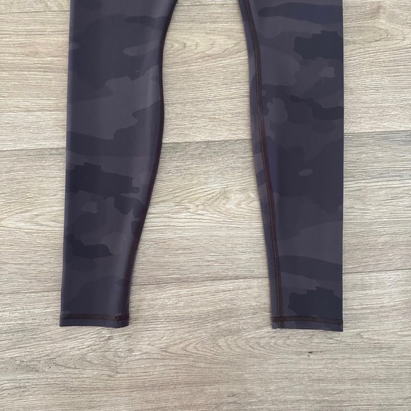 ALO Yoga High-Waist Vapor Coco Camouflage Leggings Brown Camo - Picture 3 of 5